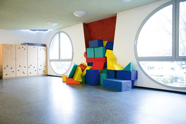 escola infantil gato gigante alemanha arquitetura Die Katze