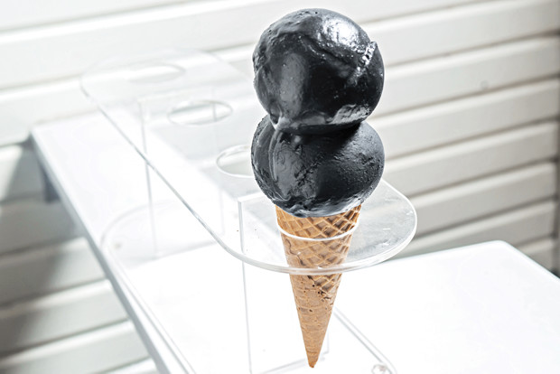 follow-the-colours-black-ice-cream-04