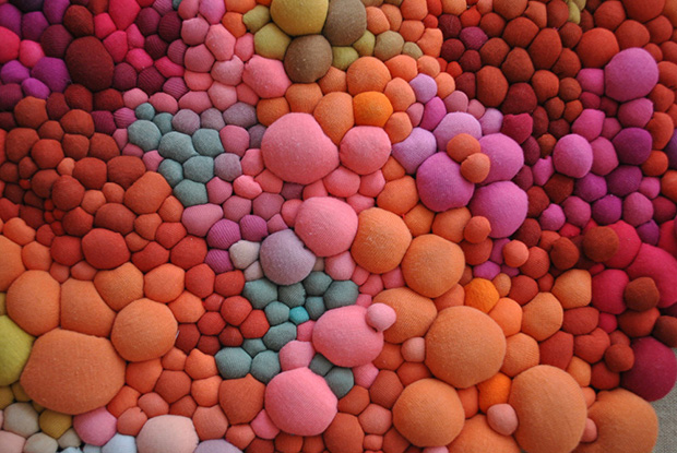 follow-the-colours-arte-bolas-tecido-coloridas-005