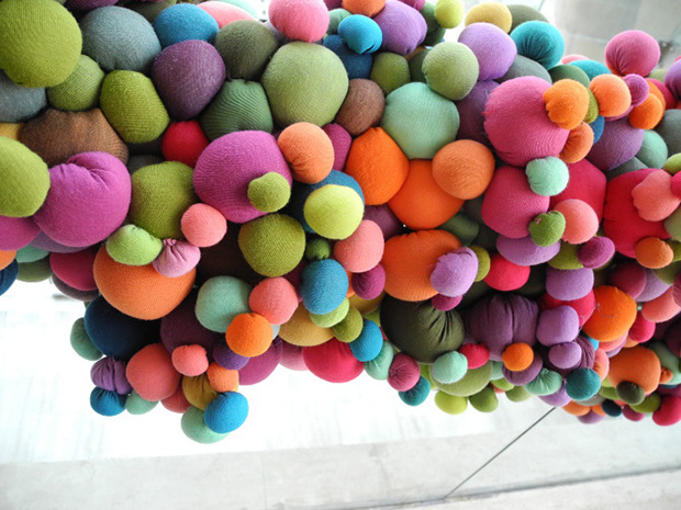 follow-the-colours-arte-bolas-tecido-coloridas-14