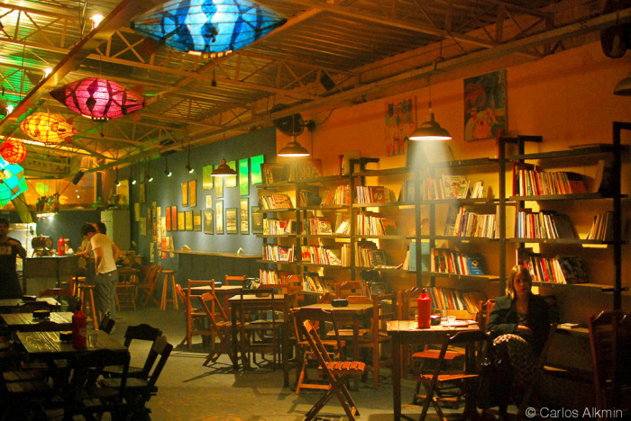 Alternative bookstore ("Livraria da Esquina") interior - Sao Paulo - by Carlos Alkmin