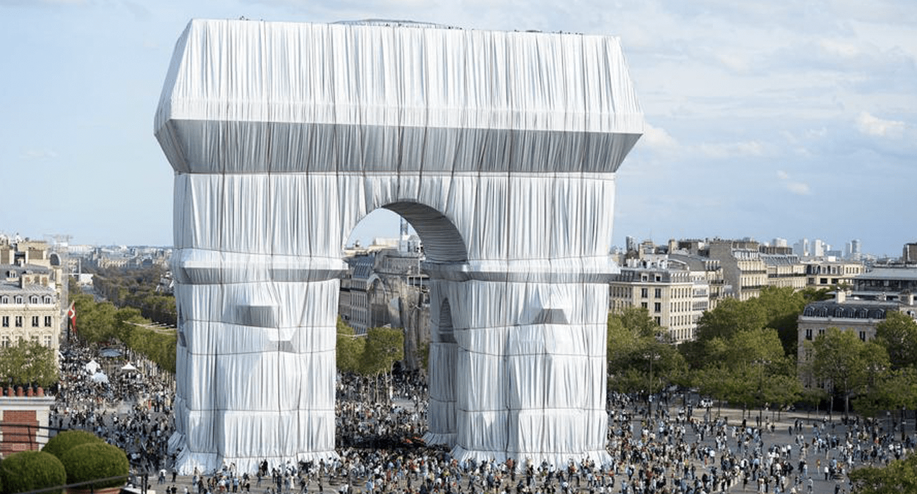 L’Arc de Triomphe, ''Wrapped” by Christo and Jeanne-Claude